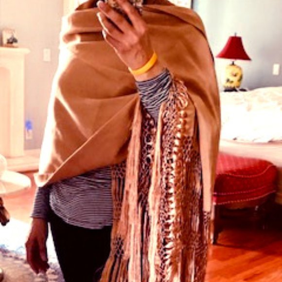 NWOT Fringed Evening Wrap Shawl - Picture 2 of 8